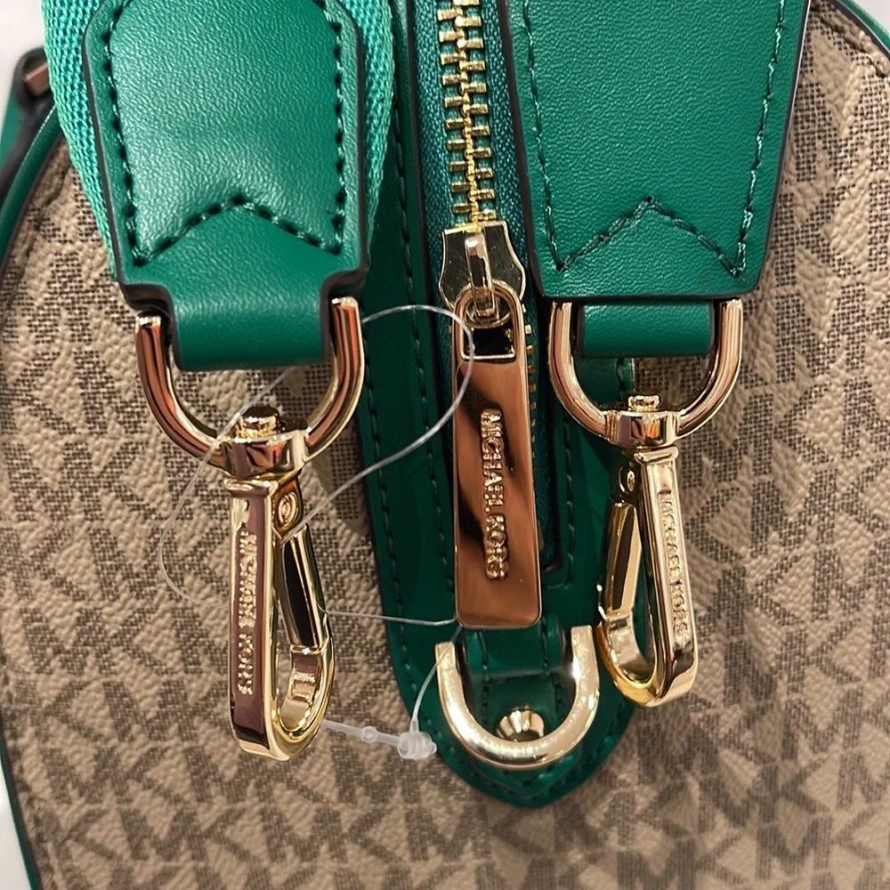 Michael Kors med Duffle Travel - Leather/Coated
PALMETTO GREEN 
MD DUFFLE
NWT - Picture 13 of 16